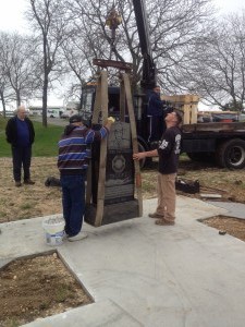 Lowering the centerpiece to the top of the memorial 